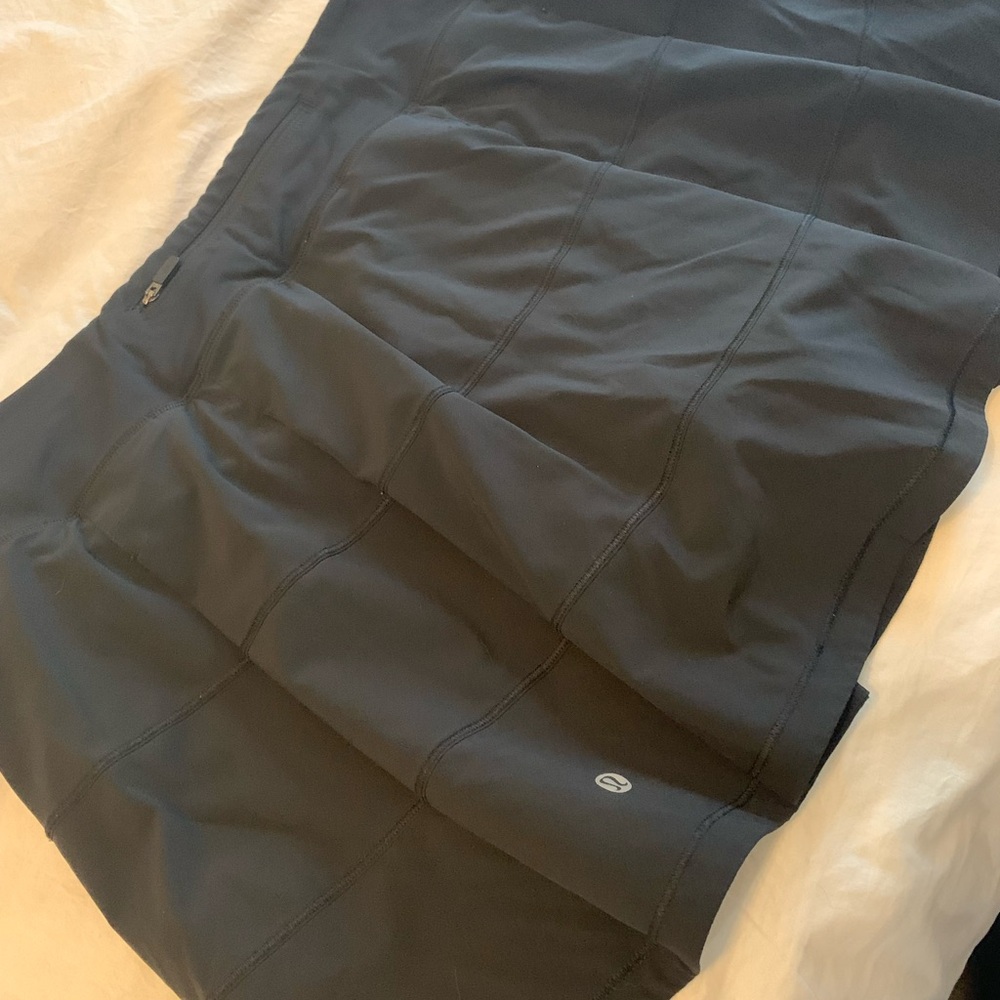 🍋 Lululemon Skirt Reg | Sz: 12
Excellent pre-owned condition from smokefree home